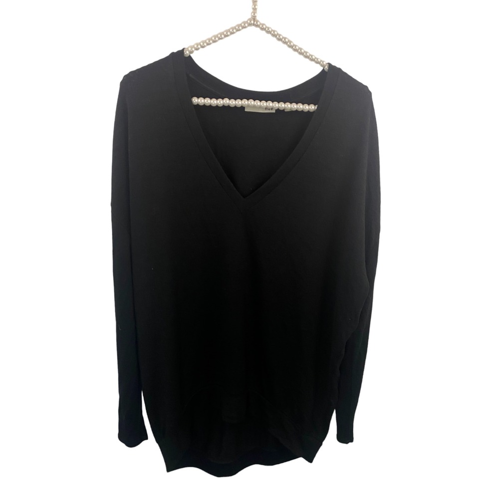Aritzia Wilfred Free Sweater Womans Medium Black V Neck Knit Blend Basic Top
